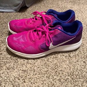 Women’s Nike Tennis Shoes